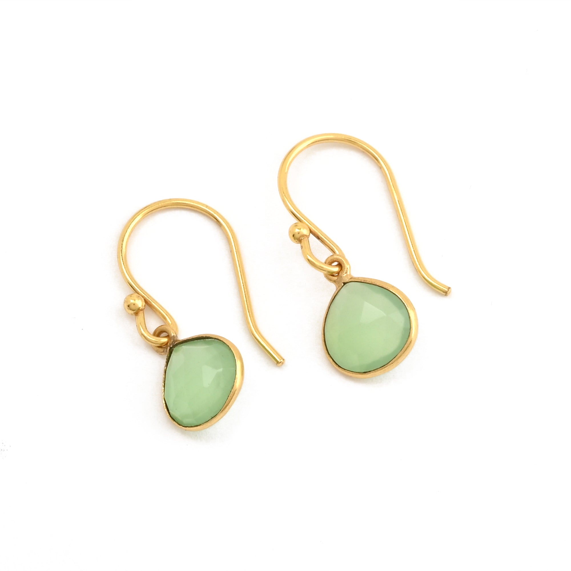 Earring with chalcedony pendant