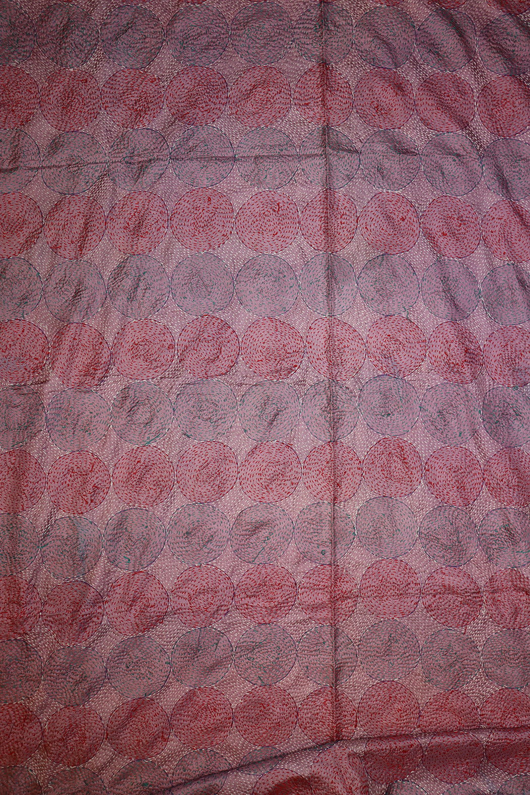 Kantha silketørklæde – Recycled Sari med Runde Sting | 85x190 cm | MASALA